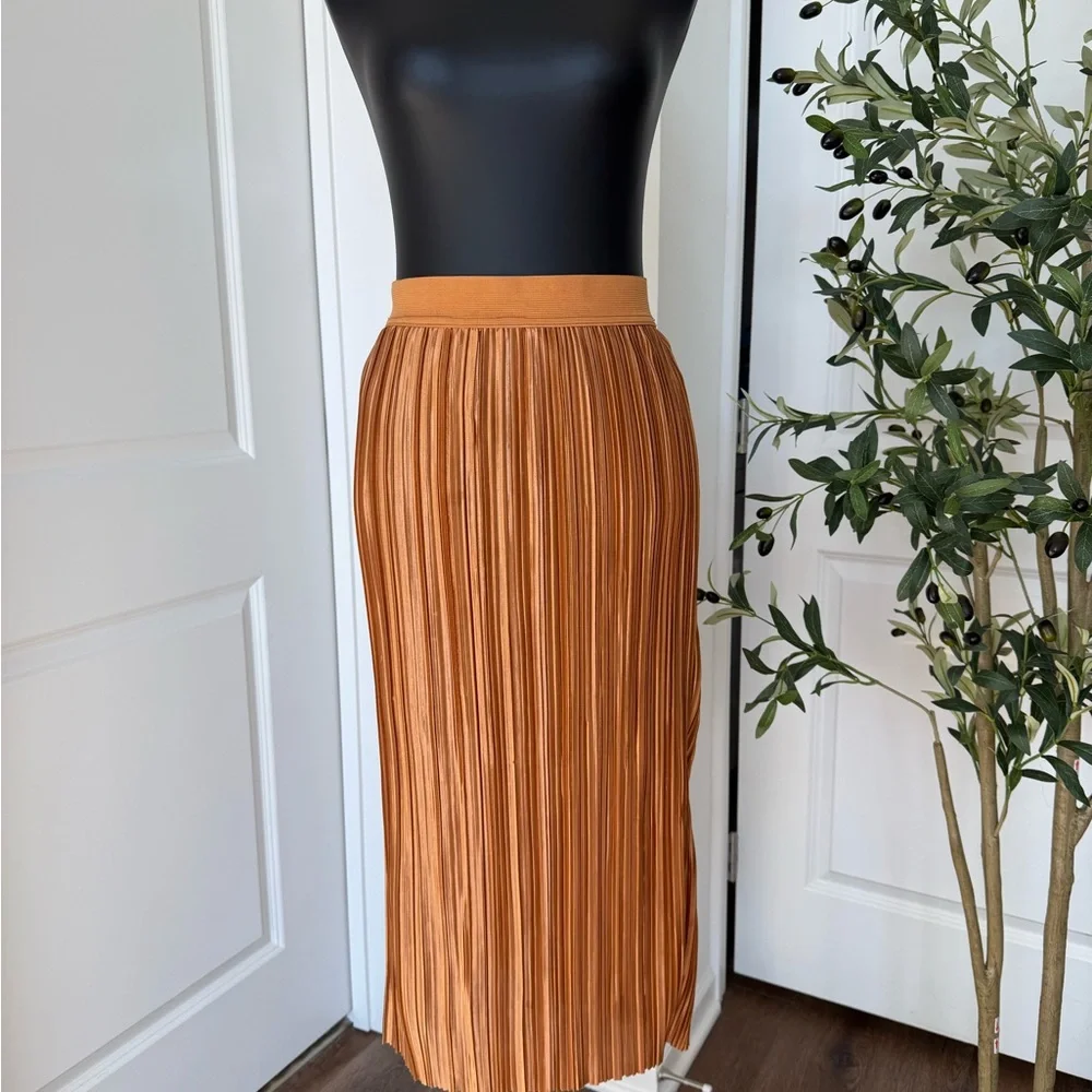 Black Tape Pleated Midi Skirt in Rich Orange‎